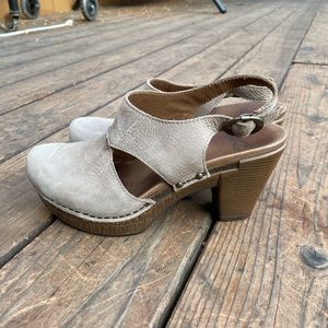 Dansko Riley taupe nubuck slingback